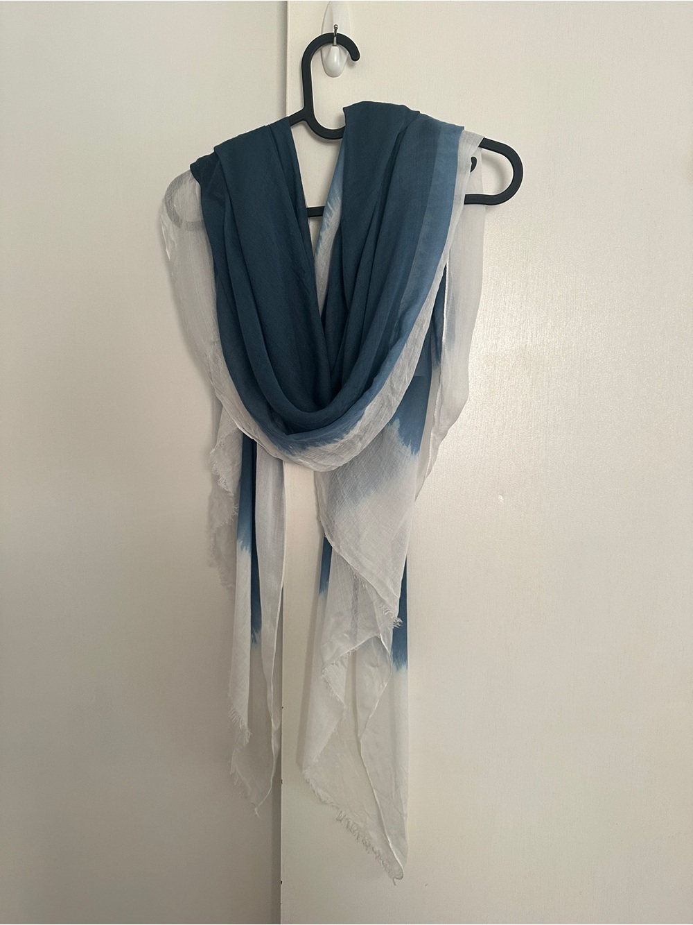 100% modal New Galeries Lafayette Scarf Blue White
